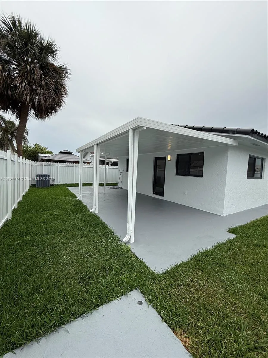 961 W 39th Pl, Hialeah, Florida 33012, Hialeah, Florida 33012, 3 Bedrooms Bedrooms, ,2 BathroomsBathrooms,Residential,For Sale,961 W 39th Pl, Hialeah, Florida 33012,A11754474