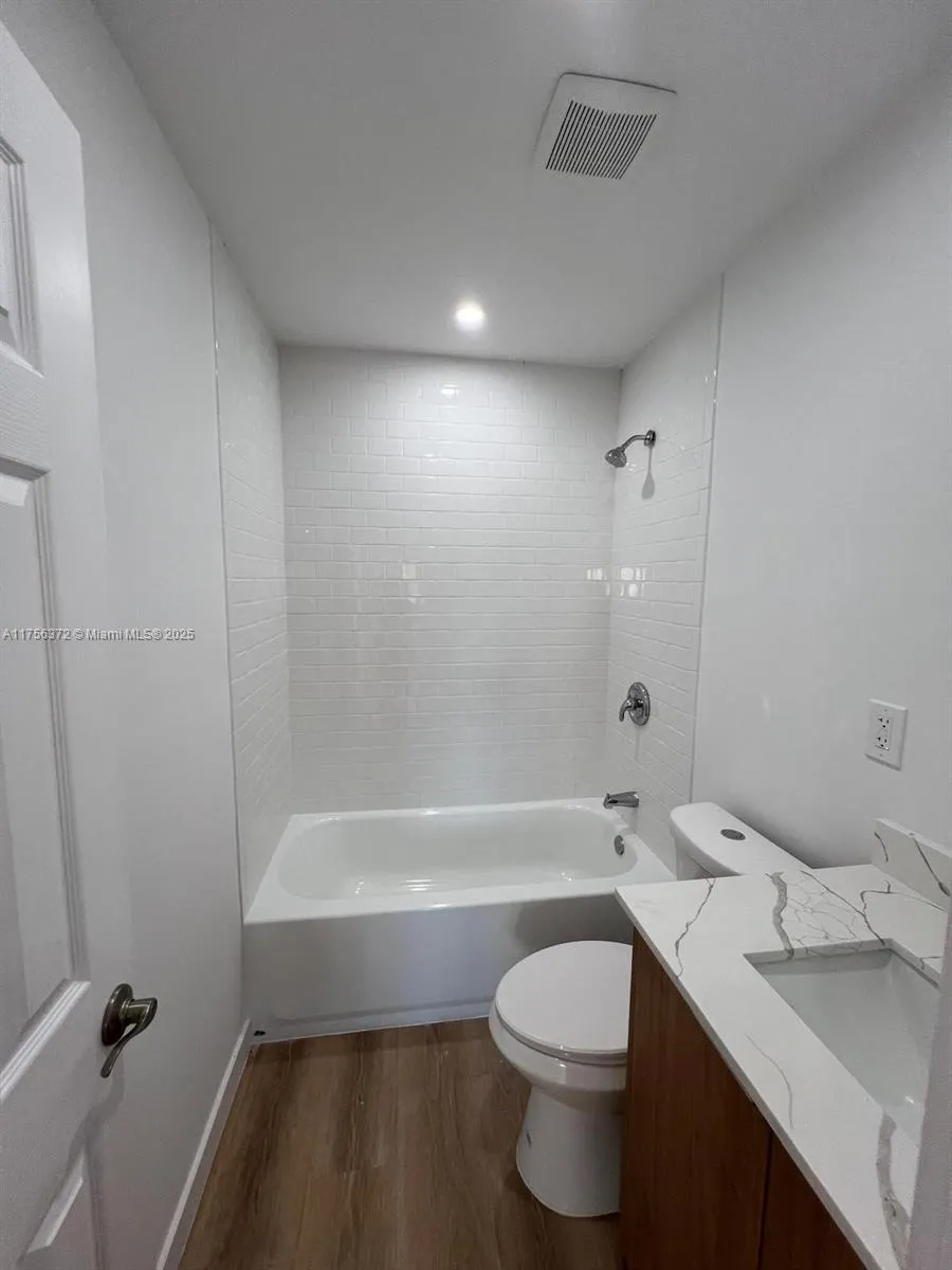 4227 Nw 5th St 8, Miami, Florida 33126, Miami, Florida 33126, 2 Bedrooms Bedrooms, ,1 BathroomBathrooms,Residential Lease,For Rent,4227 Nw 5th St 8, Miami, Florida 33126,A11756372