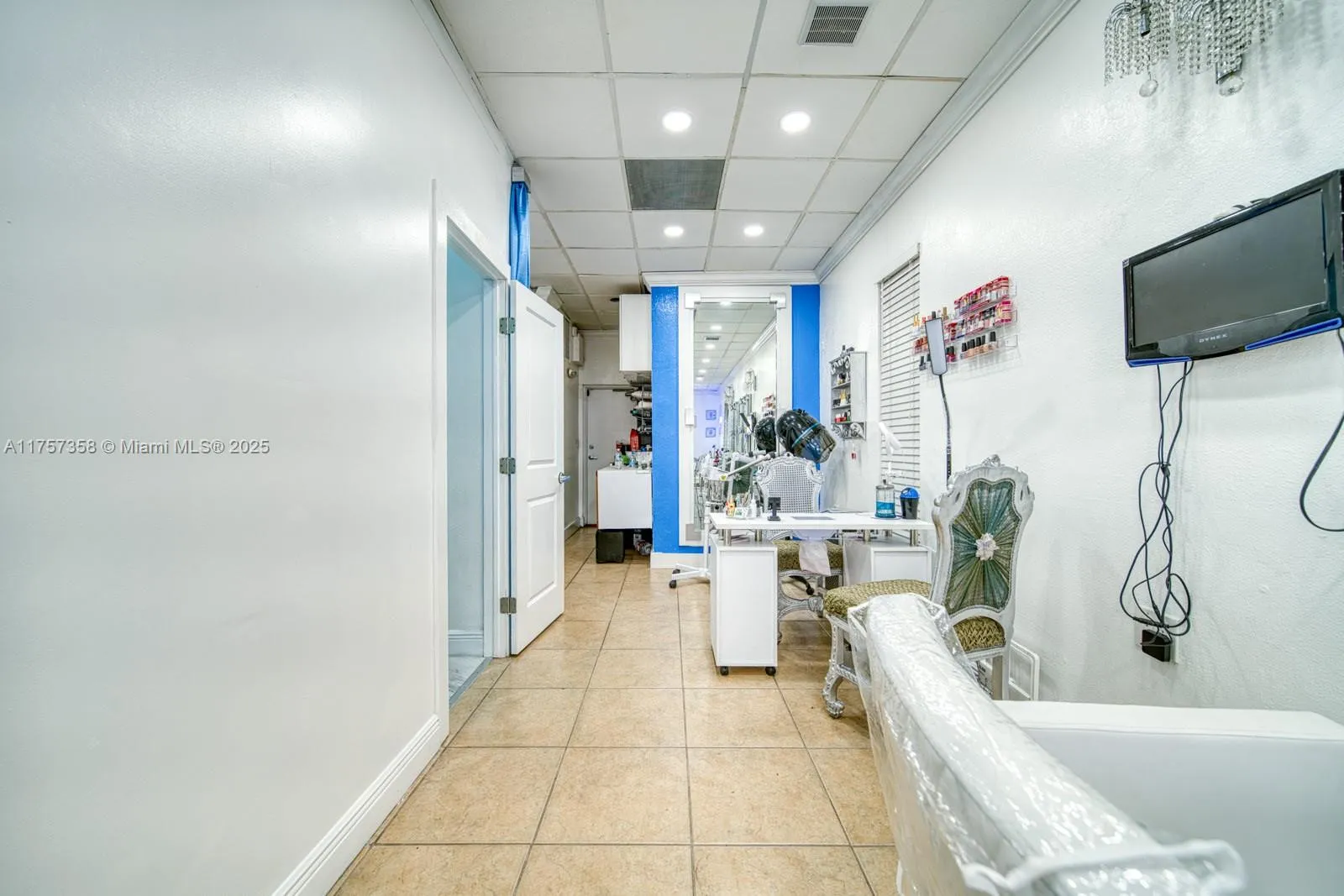 Beauty Salon For Sale 0n Sunset Blvd, South Miami, South Miami, Florida 33143, ,Business Opportunity,For Sale,Beauty Salon For Sale 0n Sunset Blvd, South Miami,A11757358