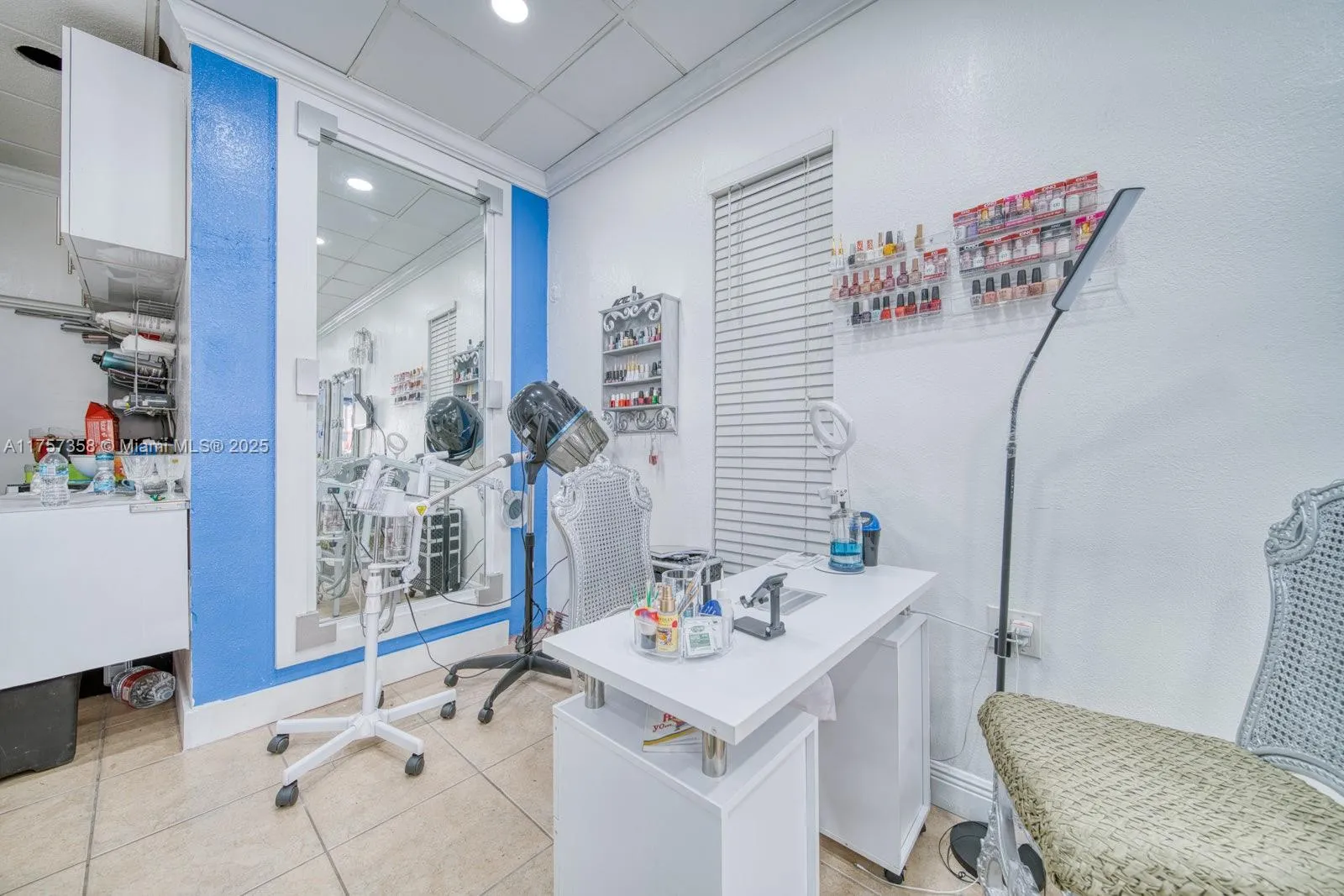 Beauty Salon For Sale 0n Sunset Blvd, South Miami, South Miami, Florida 33143, ,Business Opportunity,For Sale,Beauty Salon For Sale 0n Sunset Blvd, South Miami,A11757358