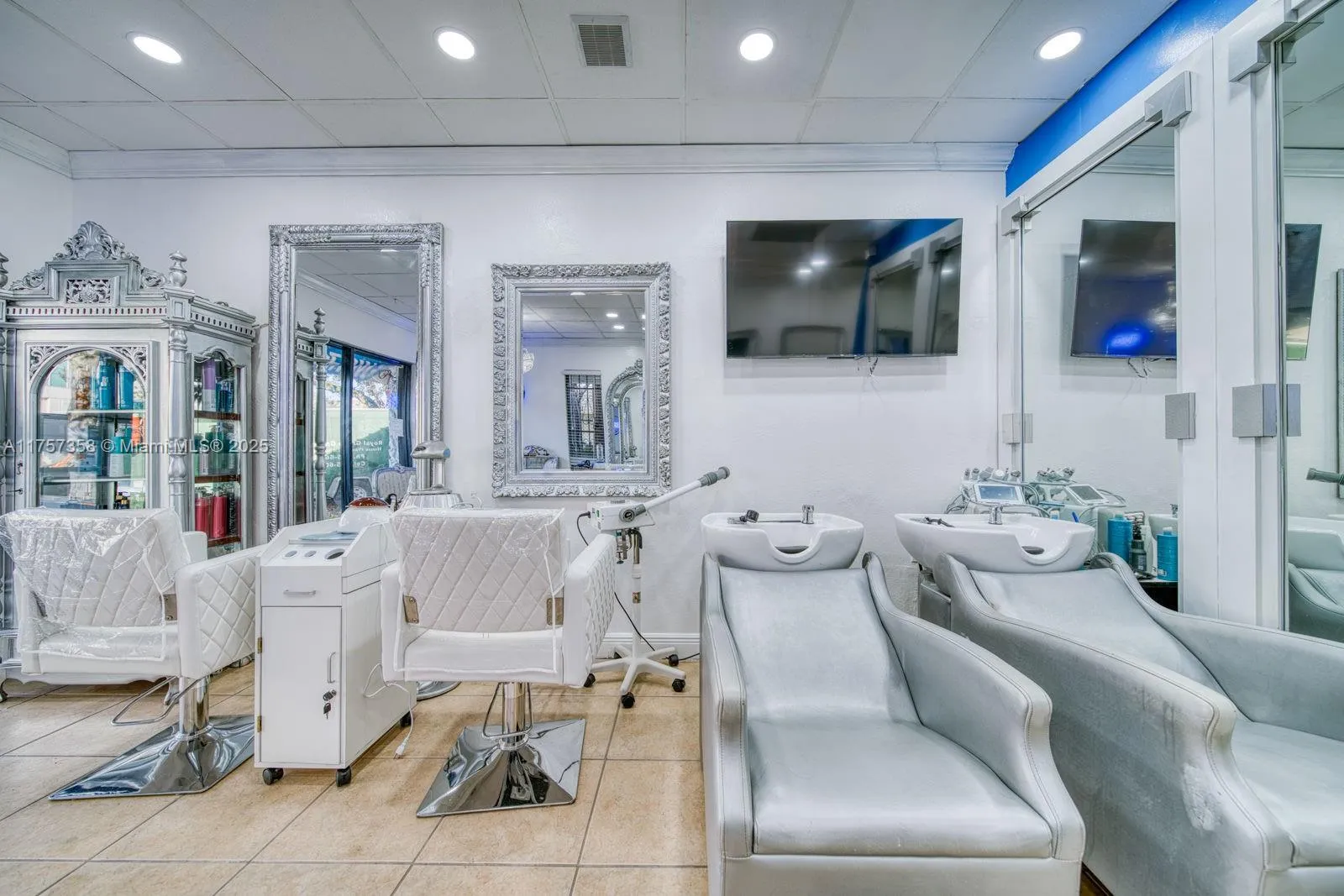 Beauty Salon For Sale 0n Sunset Blvd, South Miami, South Miami, Florida 33143, ,Business Opportunity,For Sale,Beauty Salon For Sale 0n Sunset Blvd, South Miami,A11757358