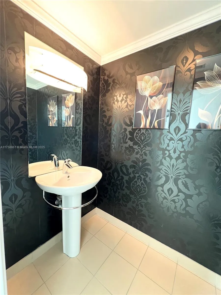 300 S Biscayne Blvd L-814, Miami, Florida 33131, Miami, Florida 33131, 1 Bedroom Bedrooms, ,1 BathroomBathrooms,Residential,For Sale,300 S Biscayne Blvd L-814, Miami, Florida 33131,A11758861