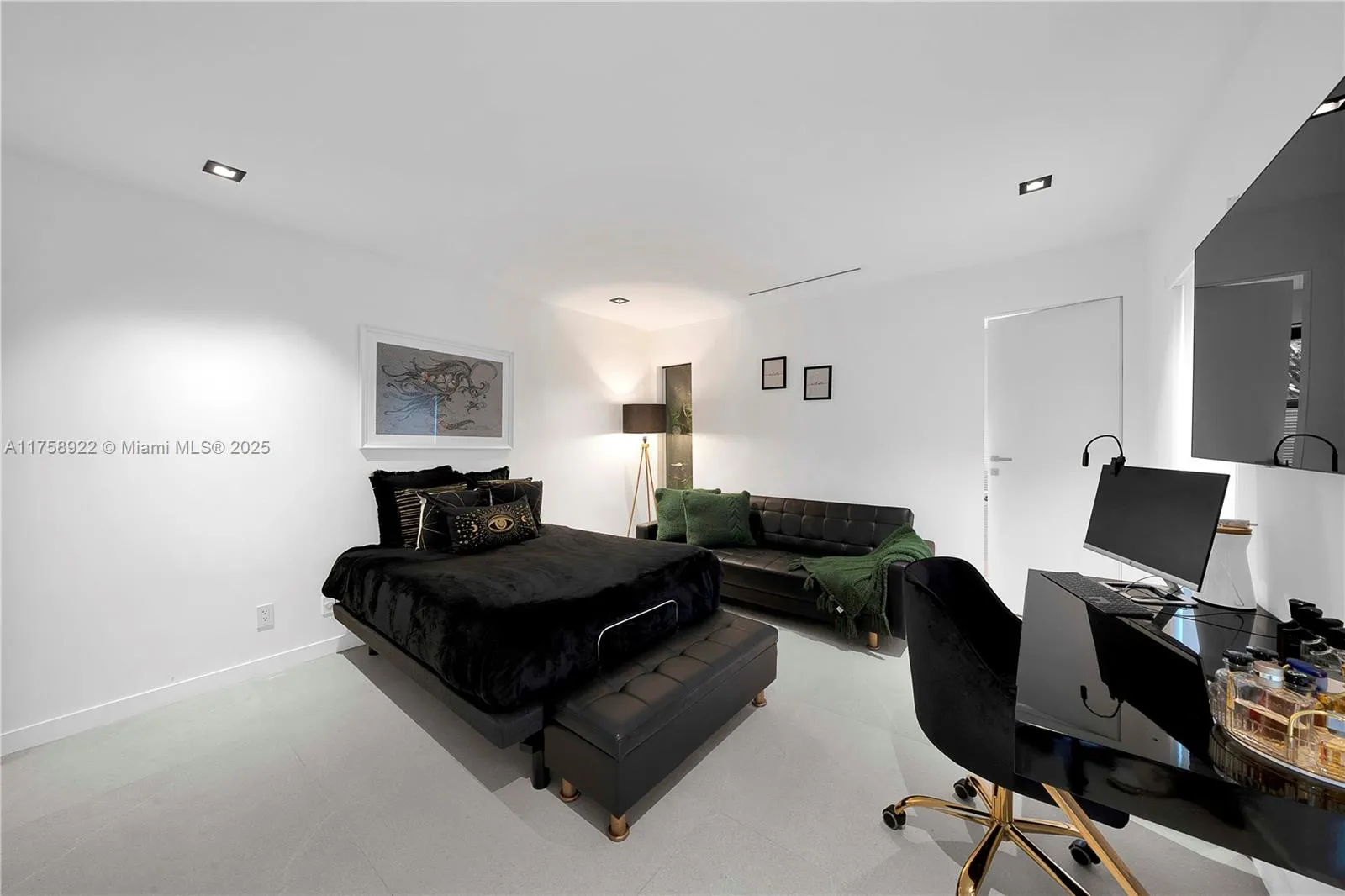 3760 S Douglas Rd, Miami, Florida 33133, Miami, Florida 33133, 3 Bedrooms Bedrooms, ,3 BathroomsBathrooms,Residential,For Sale,3760 S Douglas Rd, Miami, Florida 33133,A11758922