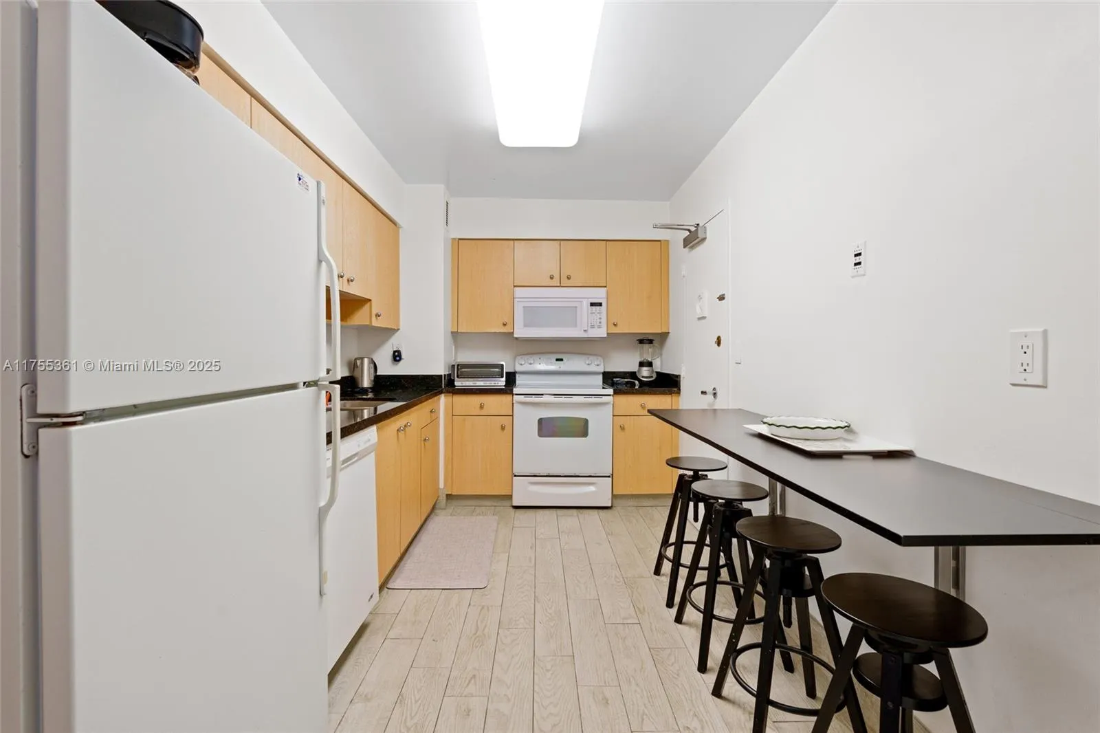 9195 Collins Ave 1103, Surfside, Florida 33154, Surfside, Florida 33154, 2 Bedrooms Bedrooms, ,2 BathroomsBathrooms,Residential,For Sale,9195 Collins Ave 1103, Surfside, Florida 33154,A11755361