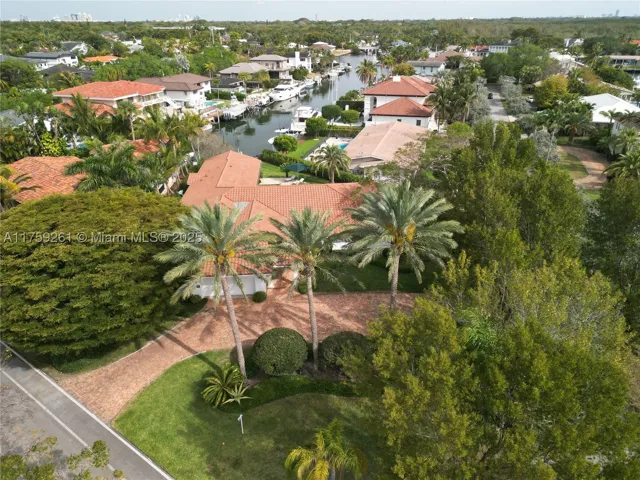 No bridges to the Bay,50 ft waterfront.
Beautifully remodeled