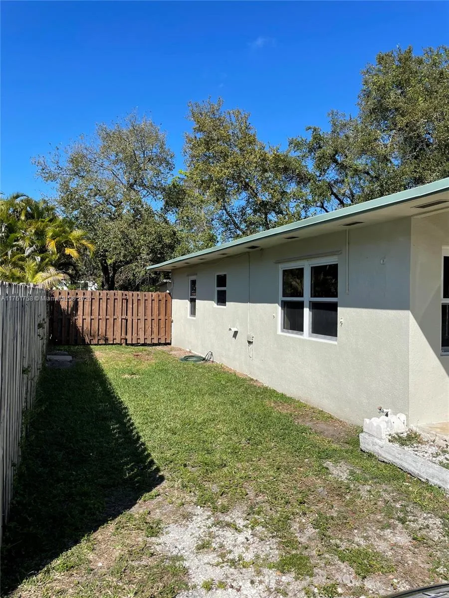 208 Sw 2nd Pl, Dania Beach, Florida 33004, Dania Beach, Florida 33004, ,Residential Income,For Sale,208 Sw 2nd Pl, Dania Beach, Florida 33004,A11761758
