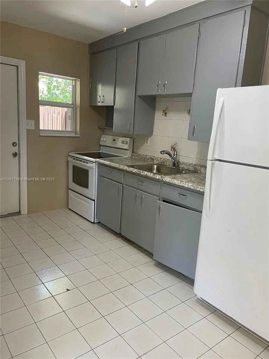 208 Sw 2nd Pl, Dania Beach, Florida 33004, Dania Beach, Florida 33004, ,Residential Income,For Sale,208 Sw 2nd Pl, Dania Beach, Florida 33004,A11761758