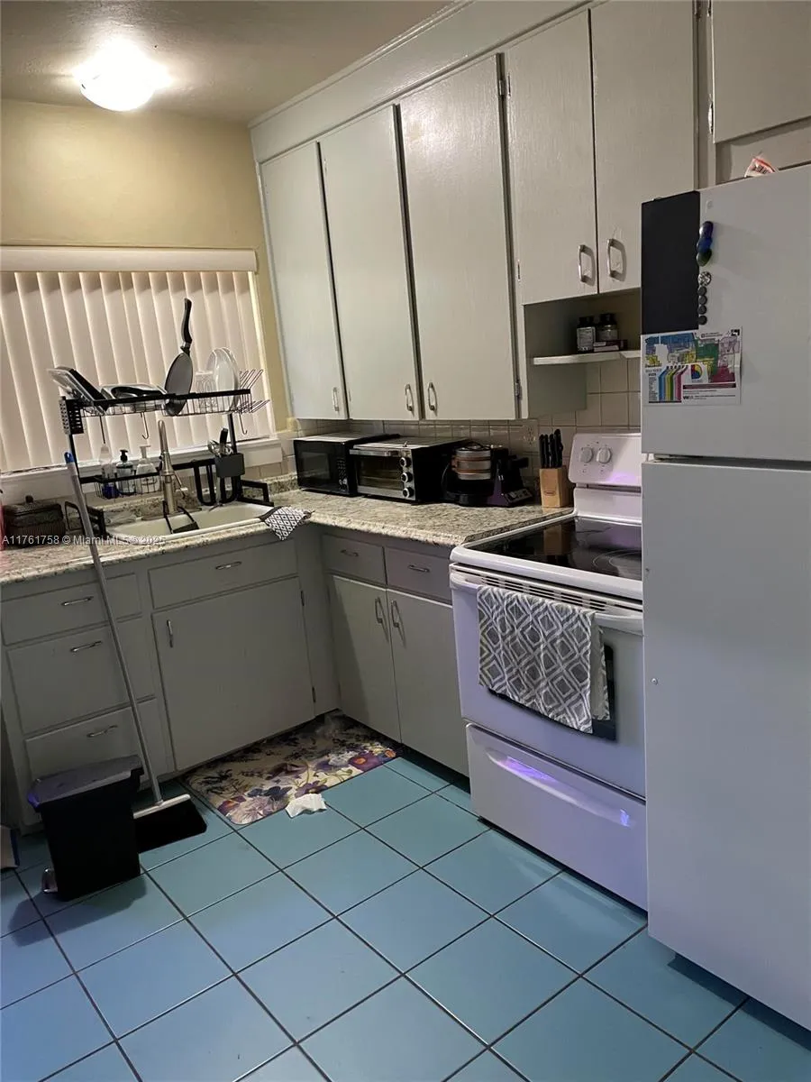 208 Sw 2nd Pl, Dania Beach, Florida 33004, Dania Beach, Florida 33004, ,Residential Income,For Sale,208 Sw 2nd Pl, Dania Beach, Florida 33004,A11761758