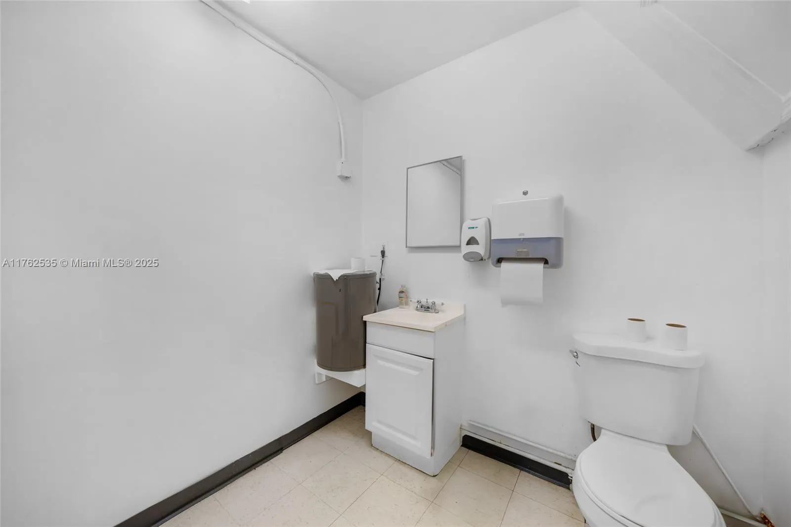 8127 Nw 29th St 8127, Doral, Florida 33122, Doral, Florida 33122, ,Commercial Sale,For Sale,8127 Nw 29th St 8127, Doral, Florida 33122,A11762535