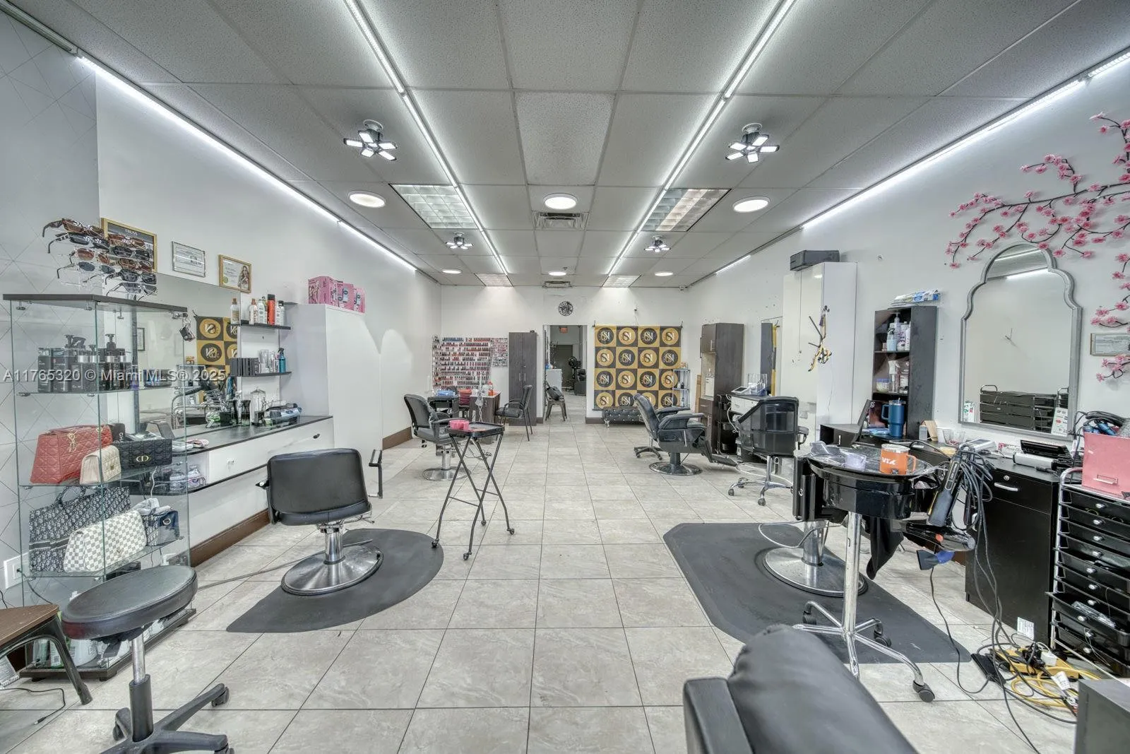 Beauty Salon For Sale On 8th St, Miami, Florida 33, Miami, Florida 33184, ,Business Opportunity,For Sale,Beauty Salon For Sale On 8th St, Miami, Florida 33,A11765320