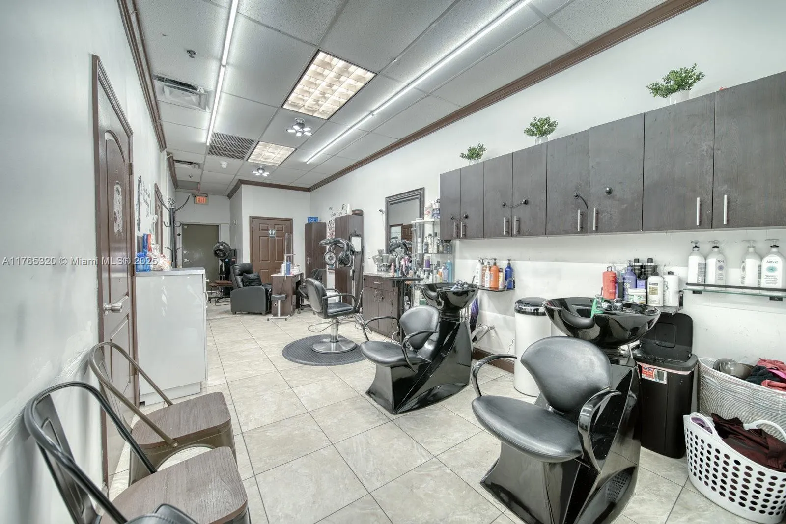 Beauty Salon For Sale On 8th St, Miami, Florida 33, Miami, Florida 33184, ,Business Opportunity,For Sale,Beauty Salon For Sale On 8th St, Miami, Florida 33,A11765320