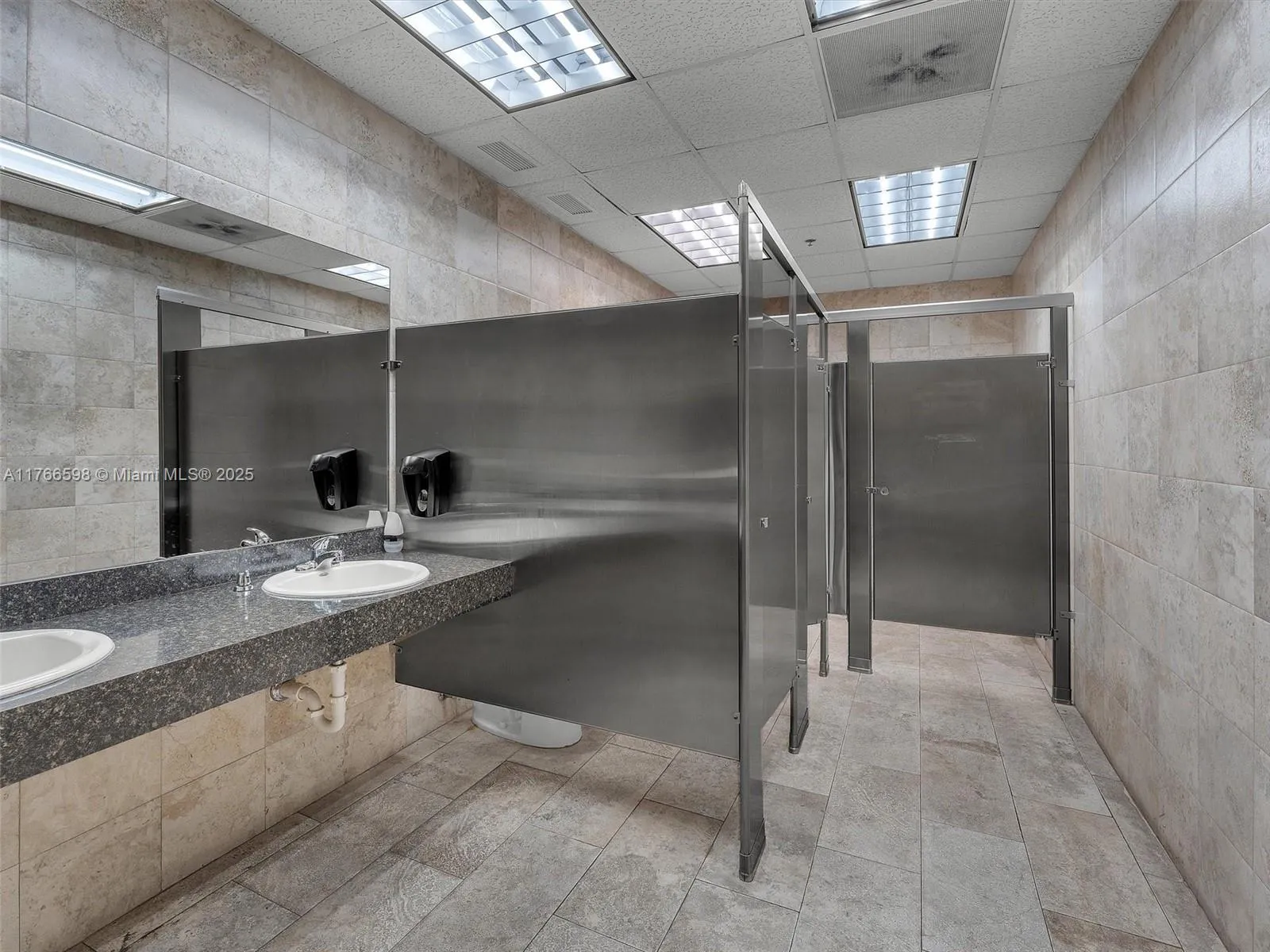 2260 Nw 114th Ave, Sweetwater, Florida 33172, Sweetwater, Florida 33172, ,Commercial Lease,For Rent,2260 Nw 114th Ave, Sweetwater, Florida 33172,A11766598