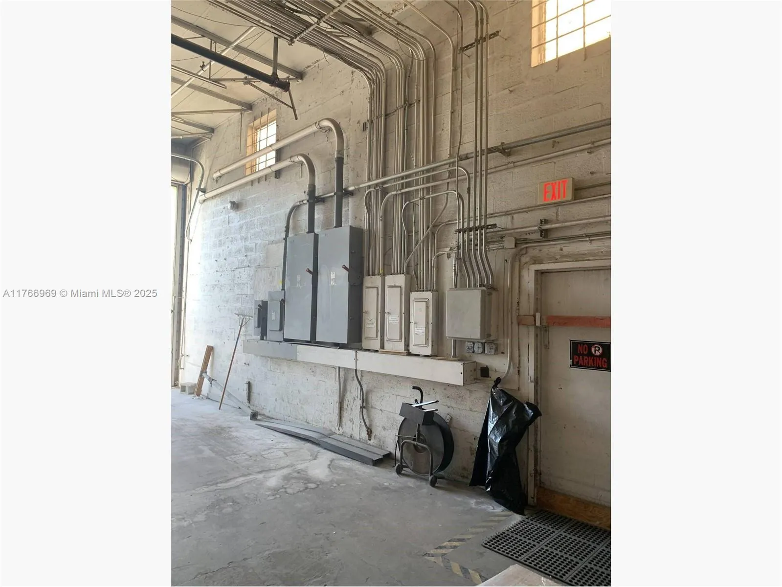 1677 W 31st Pl 1677, Hialeah, Florida 33012, Hialeah, Florida 33012, ,Commercial Lease,For Rent,1677 W 31st Pl 1677, Hialeah, Florida 33012,A11766969