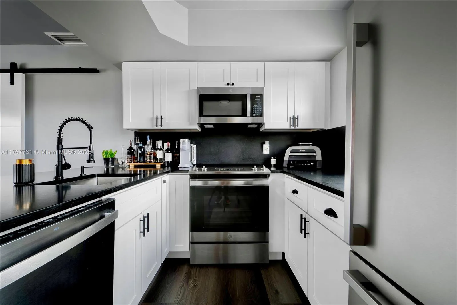 609 Ne 13th Ave 302, Fort Lauderdale, Florida 3330, Fort Lauderdale, Florida 33304, 1 Bedroom Bedrooms, ,1 BathroomBathrooms,Residential,For Sale,609 Ne 13th Ave 302, Fort Lauderdale, Florida 3330,A11767731