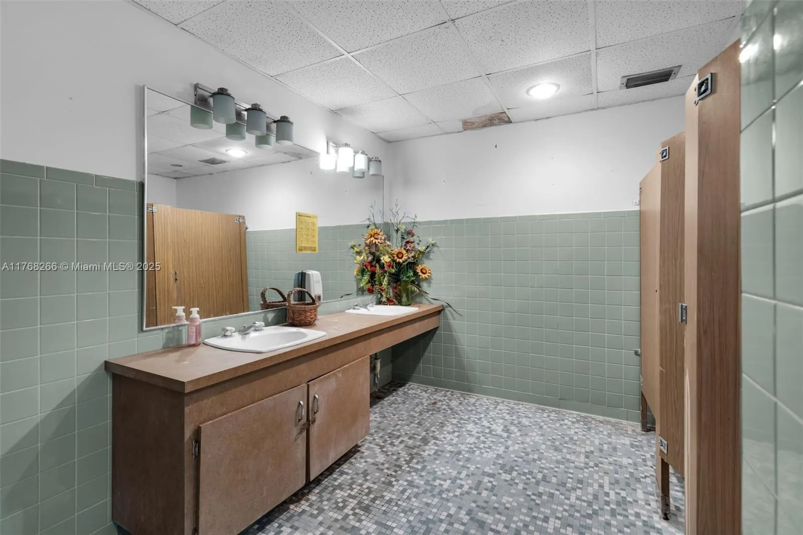 1475 Ne 199th St, Miami, Florida 33179, Miami, Florida 33179, ,Commercial Lease,For Rent,1475 Ne 199th St, Miami, Florida 33179,A11768266