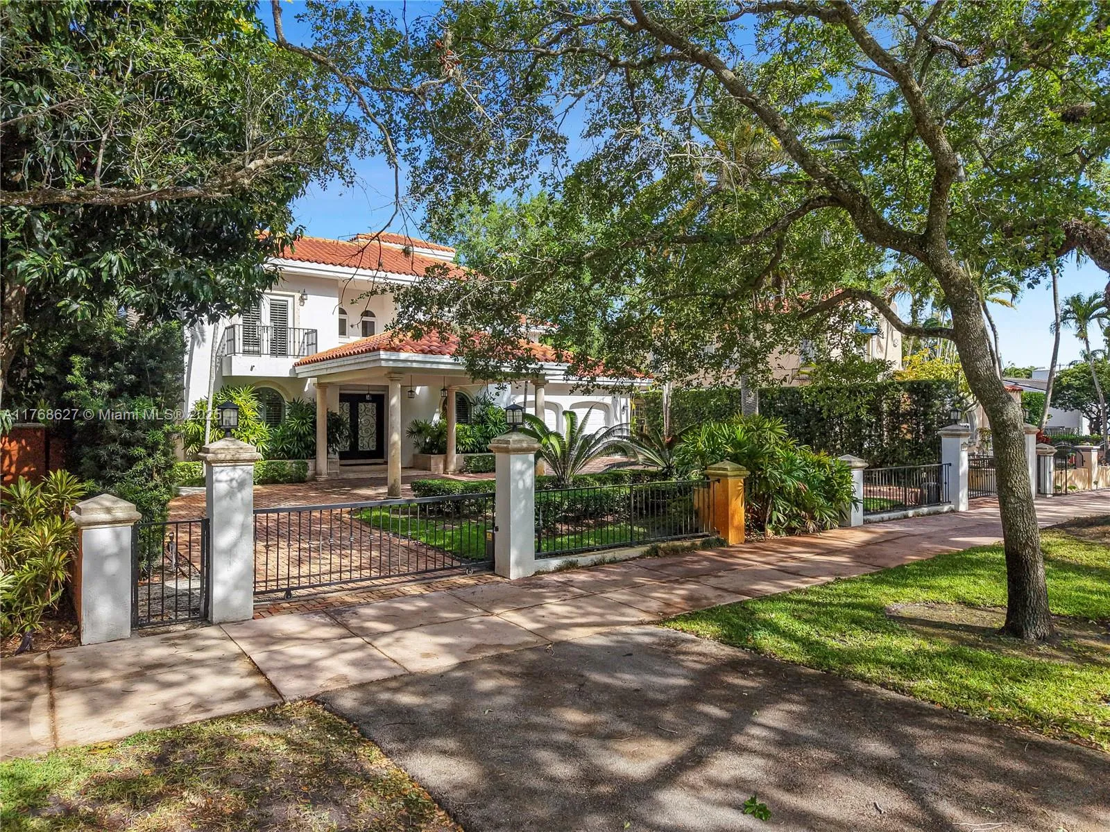 2115 Country Club Prado, Coral Gables, Florida 331, Coral Gables, Florida 33134, 4 Bedrooms Bedrooms, ,4 BathroomsBathrooms,Residential,For Sale,2115 Country Club Prado, Coral Gables, Florida 331,A11768627