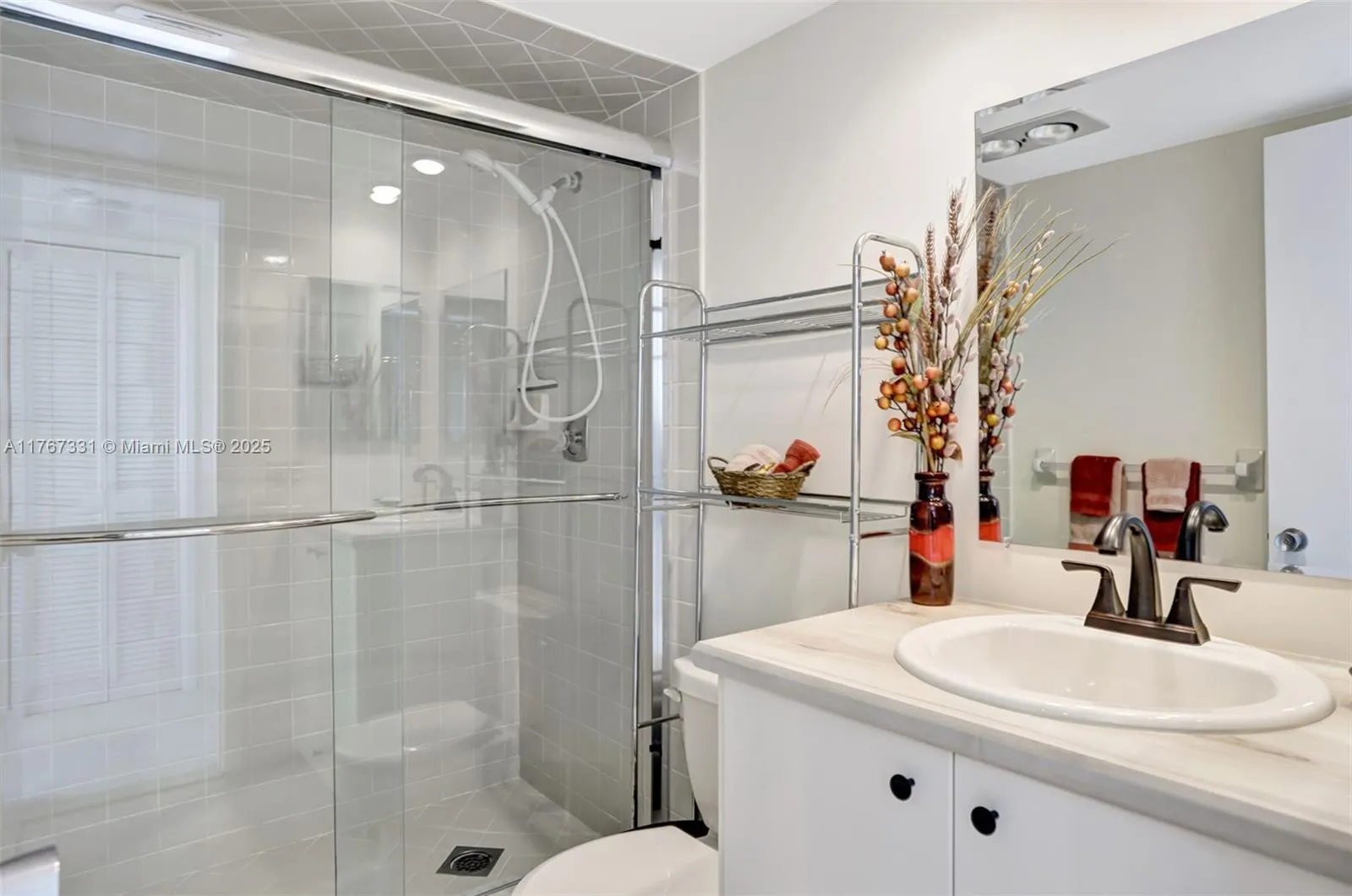 3510 Oaks Way 806, Pompano Beach, Florida 33069, Pompano Beach, Florida 33069, 2 Bedrooms Bedrooms, ,2 BathroomsBathrooms,Residential,For Sale,3510 Oaks Way 806, Pompano Beach, Florida 33069,A11767331