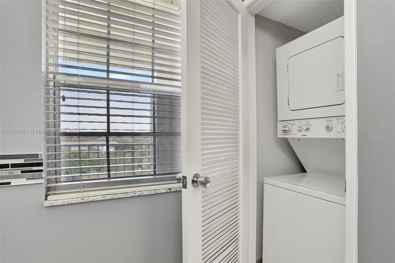 3510 Oaks Way 806, Pompano Beach, Florida 33069, Pompano Beach, Florida 33069, 2 Bedrooms Bedrooms, ,2 BathroomsBathrooms,Residential,For Sale,3510 Oaks Way 806, Pompano Beach, Florida 33069,A11767331