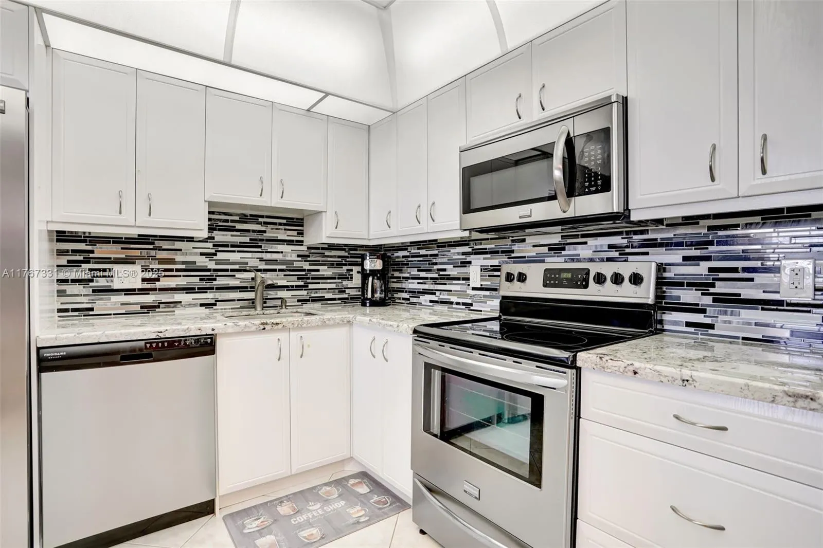 3510 Oaks Way 806, Pompano Beach, Florida 33069, Pompano Beach, Florida 33069, 2 Bedrooms Bedrooms, ,2 BathroomsBathrooms,Residential,For Sale,3510 Oaks Way 806, Pompano Beach, Florida 33069,A11767331