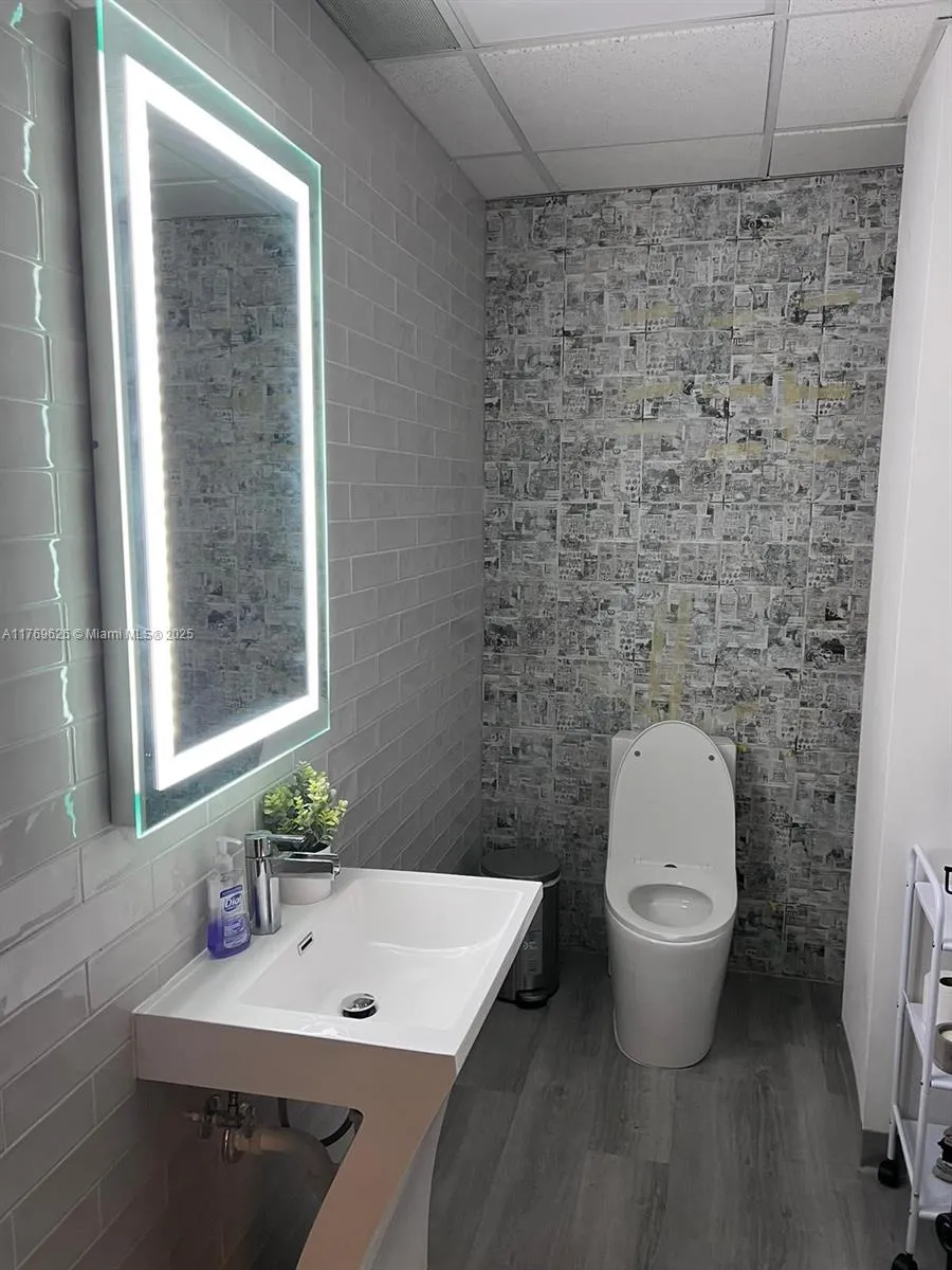 Miami, Florida 33172, ,Commercial Lease,For Rent,A11769626