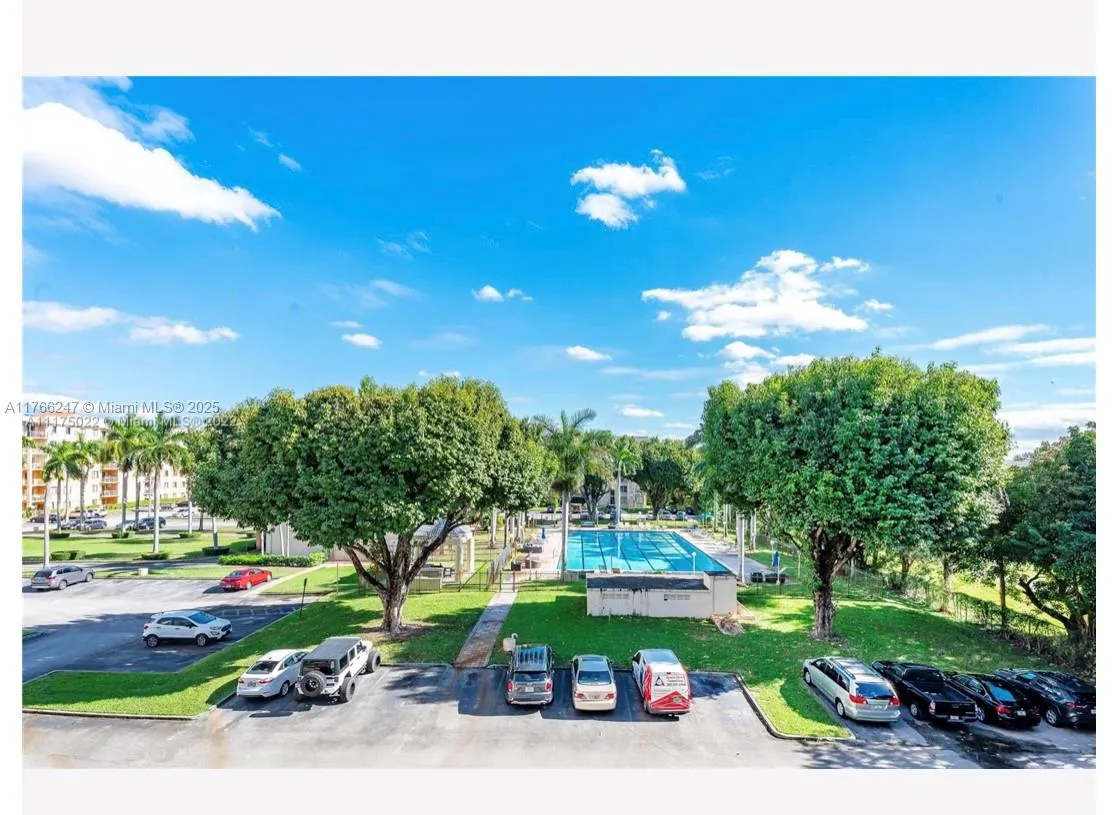 9350 Fontainebleau Blvd 312, Miami, Florida 33172, Miami, Florida 33172, 1 Bedroom Bedrooms, ,1 BathroomBathrooms,Residential,For Sale,9350 Fontainebleau Blvd 312, Miami, Florida 33172,A11766247