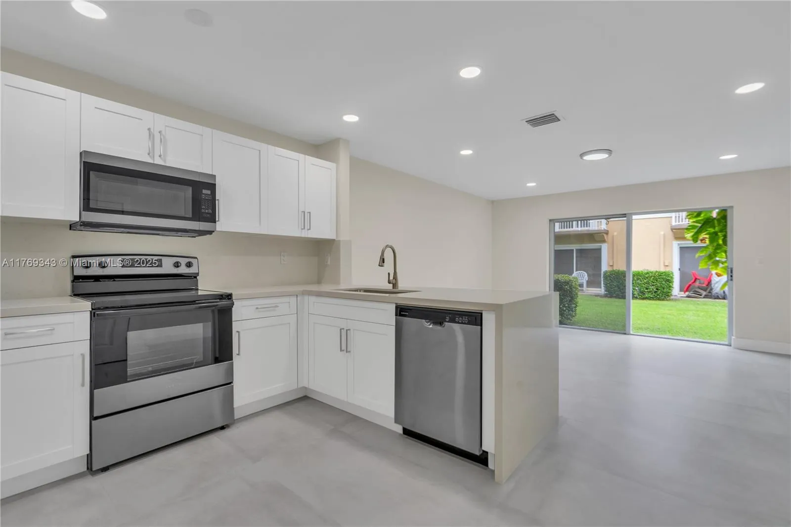 3167 Sw 129th Ter 163, Miramar, Florida 33027, Miramar, Florida 33027, 3 Bedrooms Bedrooms, ,3 BathroomsBathrooms,Residential Lease,For Rent,3167 Sw 129th Ter 163, Miramar, Florida 33027,A11769343