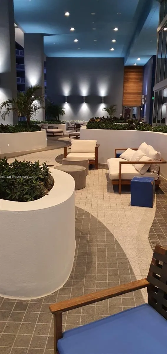 1300 Brickell Bay Dr 1107, Miami, Florida 33131, Miami, Florida 33131, 1 Bedroom Bedrooms, ,1 BathroomBathrooms,Residential Lease,For Rent,1300 Brickell Bay Dr 1107, Miami, Florida 33131,A11772055