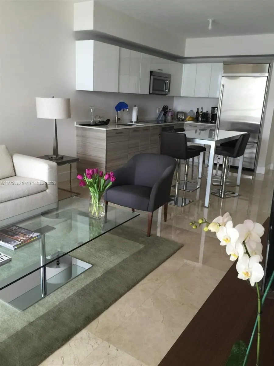 1300 Brickell Bay Dr 1107, Miami, Florida 33131, Miami, Florida 33131, 1 Bedroom Bedrooms, ,1 BathroomBathrooms,Residential Lease,For Rent,1300 Brickell Bay Dr 1107, Miami, Florida 33131,A11772055