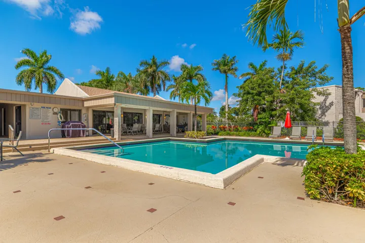 Clubhouse-Pool-C
