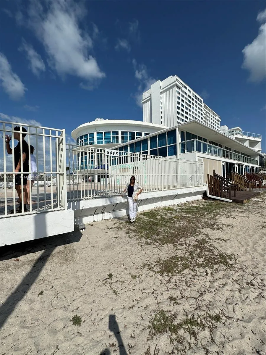 5445 Collins Ave 1520, Miami Beach, Florida 33140, Miami Beach, Florida 33140, ,1 BathroomBathrooms,Residential,For Sale,5445 Collins Ave 1520, Miami Beach, Florida 33140,A11775430