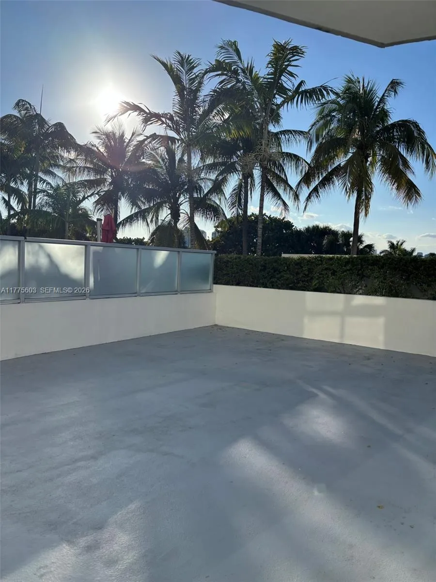 2001 Meridian Ave 309, Miami Beach, Florida 33139, Miami Beach, Florida 33139, 2 Bedrooms Bedrooms, ,2 BathroomsBathrooms,Residential Lease,For Rent,2001 Meridian Ave 309, Miami Beach, Florida 33139,A11775603