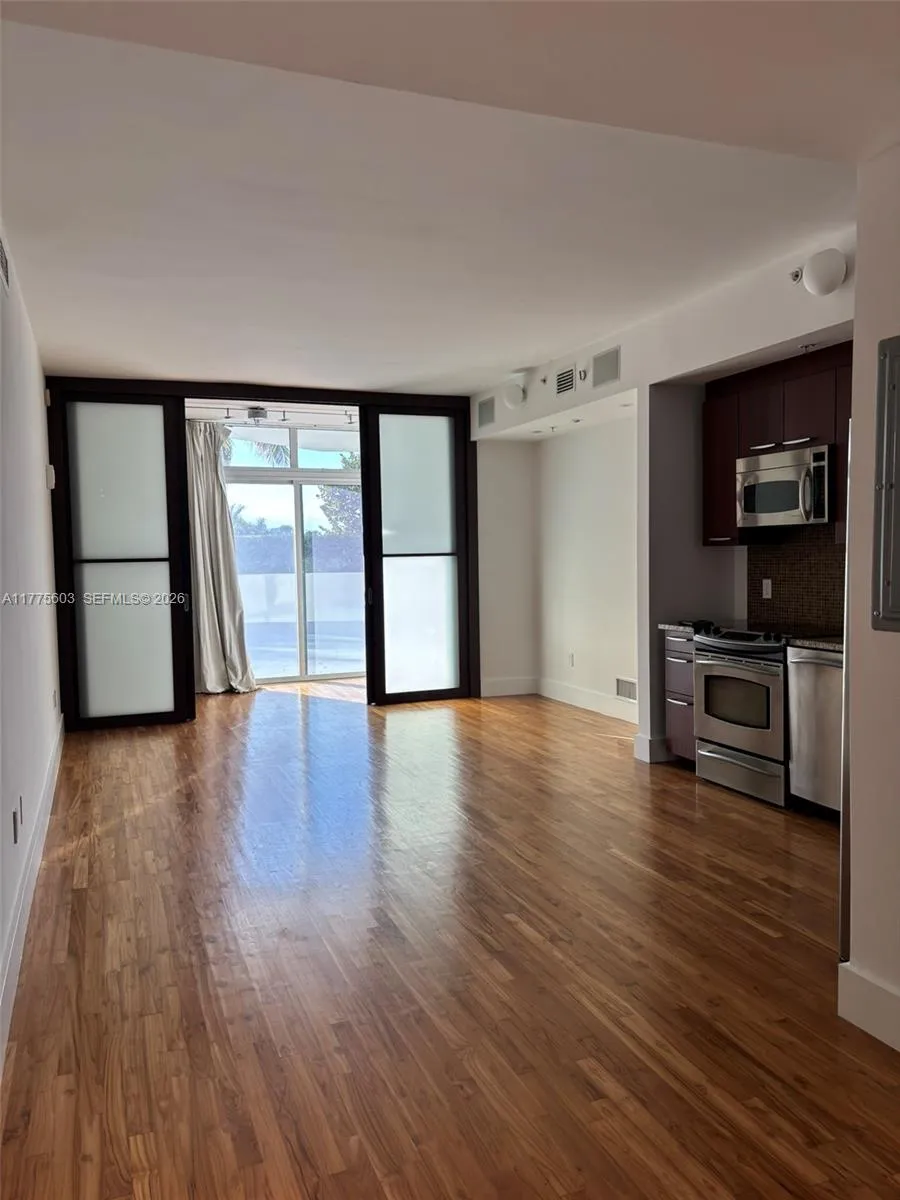 2001 Meridian Ave 309, Miami Beach, Florida 33139, Miami Beach, Florida 33139, 2 Bedrooms Bedrooms, ,2 BathroomsBathrooms,Residential Lease,For Rent,2001 Meridian Ave 309, Miami Beach, Florida 33139,A11775603