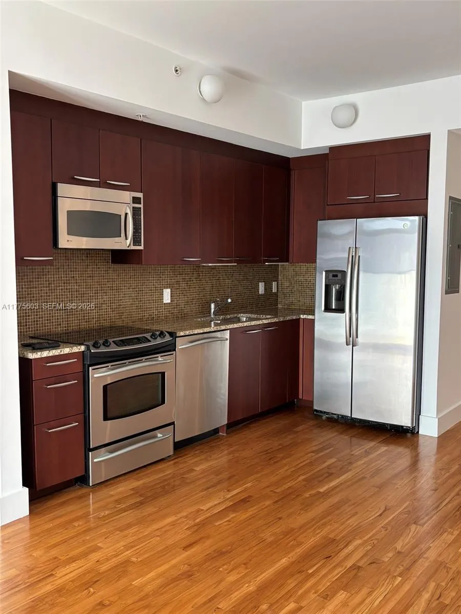 2001 Meridian Ave 309, Miami Beach, Florida 33139, Miami Beach, Florida 33139, 2 Bedrooms Bedrooms, ,2 BathroomsBathrooms,Residential Lease,For Rent,2001 Meridian Ave 309, Miami Beach, Florida 33139,A11775603