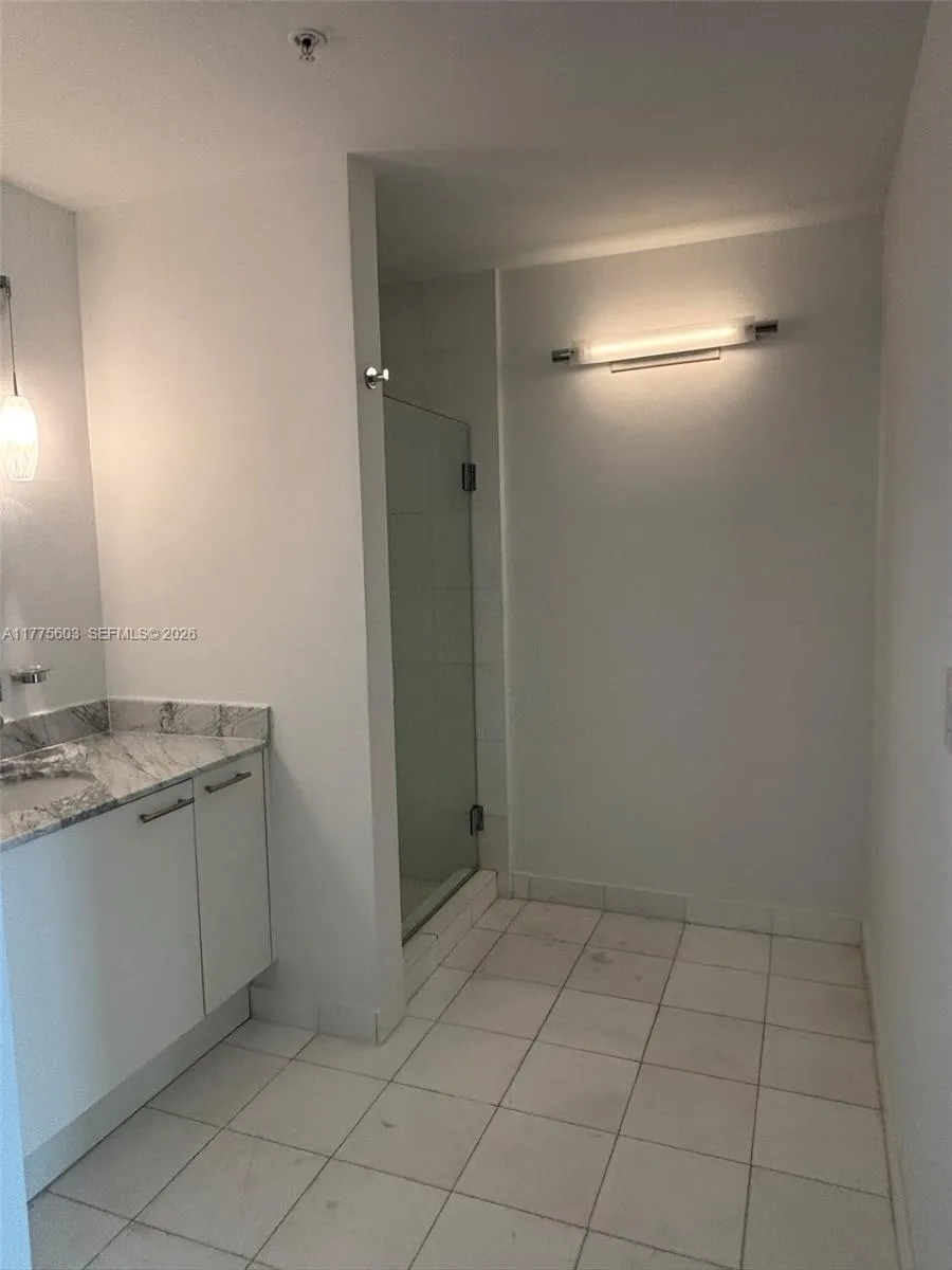 2001 Meridian Ave 309, Miami Beach, Florida 33139, Miami Beach, Florida 33139, 2 Bedrooms Bedrooms, ,2 BathroomsBathrooms,Residential Lease,For Rent,2001 Meridian Ave 309, Miami Beach, Florida 33139,A11775603