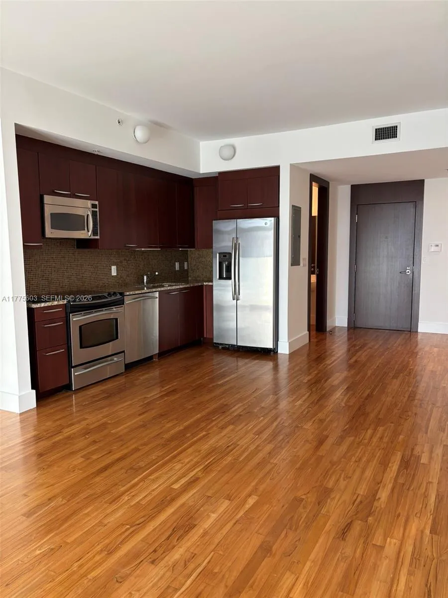 2001 Meridian Ave 309, Miami Beach, Florida 33139, Miami Beach, Florida 33139, 2 Bedrooms Bedrooms, ,2 BathroomsBathrooms,Residential Lease,For Rent,2001 Meridian Ave 309, Miami Beach, Florida 33139,A11775603