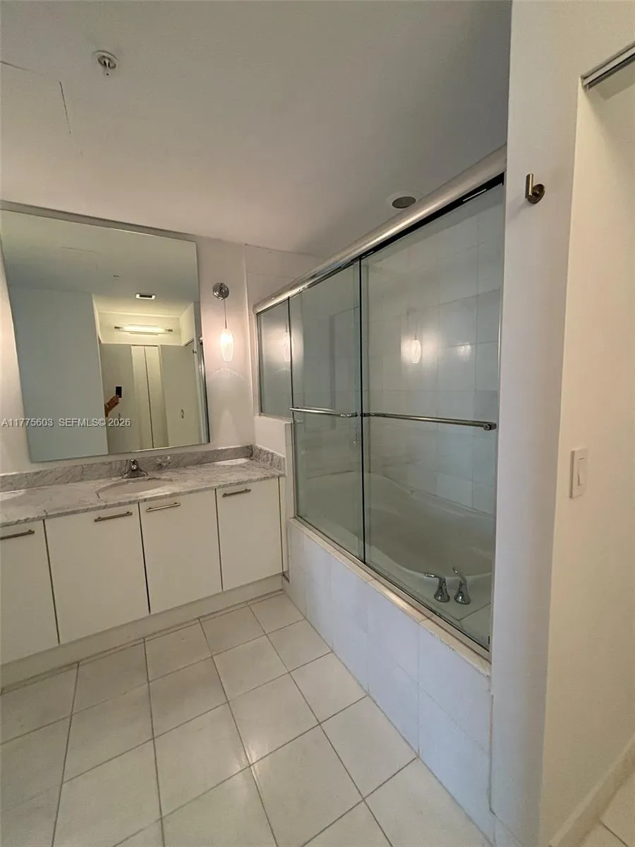 2001 Meridian Ave 309, Miami Beach, Florida 33139, Miami Beach, Florida 33139, 2 Bedrooms Bedrooms, ,2 BathroomsBathrooms,Residential Lease,For Rent,2001 Meridian Ave 309, Miami Beach, Florida 33139,A11775603