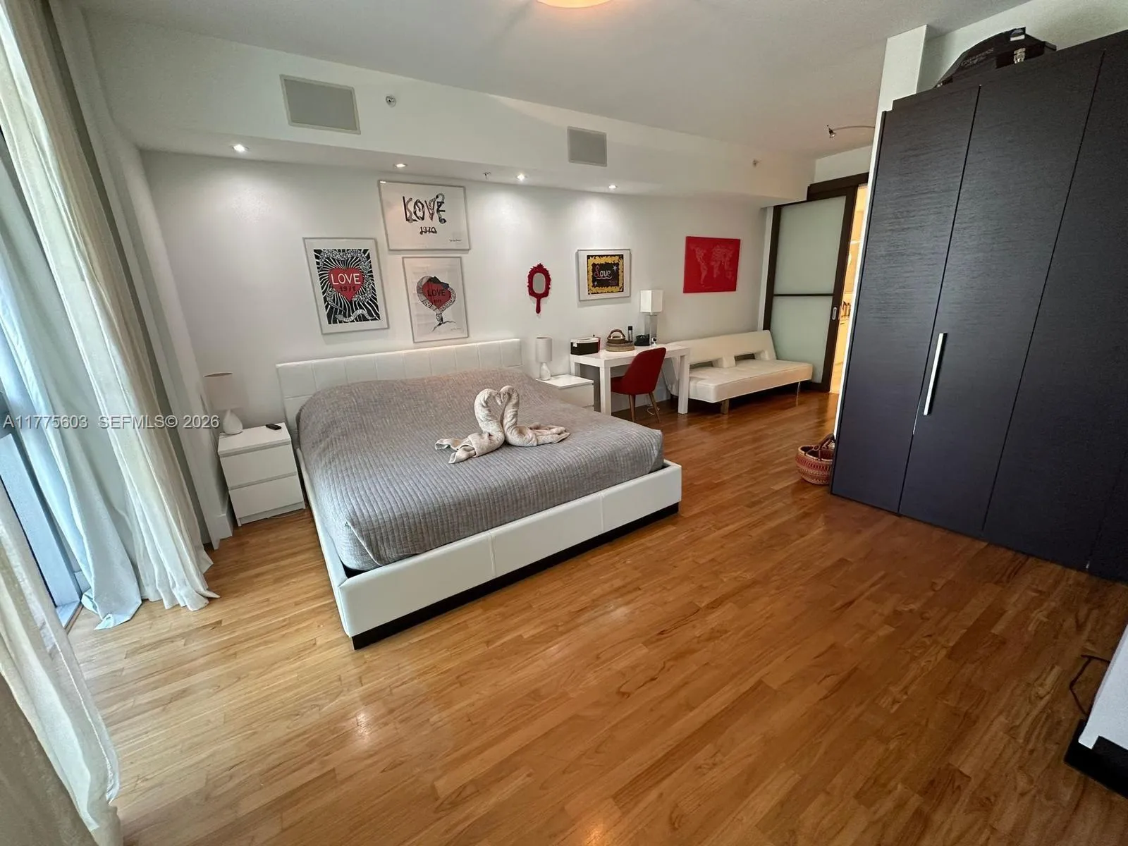 2001 Meridian Ave 309, Miami Beach, Florida 33139, Miami Beach, Florida 33139, 2 Bedrooms Bedrooms, ,2 BathroomsBathrooms,Residential Lease,For Rent,2001 Meridian Ave 309, Miami Beach, Florida 33139,A11775603