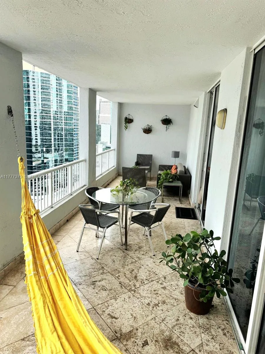 170 Se 14th St 2705, Miami, Florida 33131, Miami, Florida 33131, 2 Bedrooms Bedrooms, ,2 BathroomsBathrooms,Residential,For Sale,170 Se 14th St 2705, Miami, Florida 33131,A11777379
