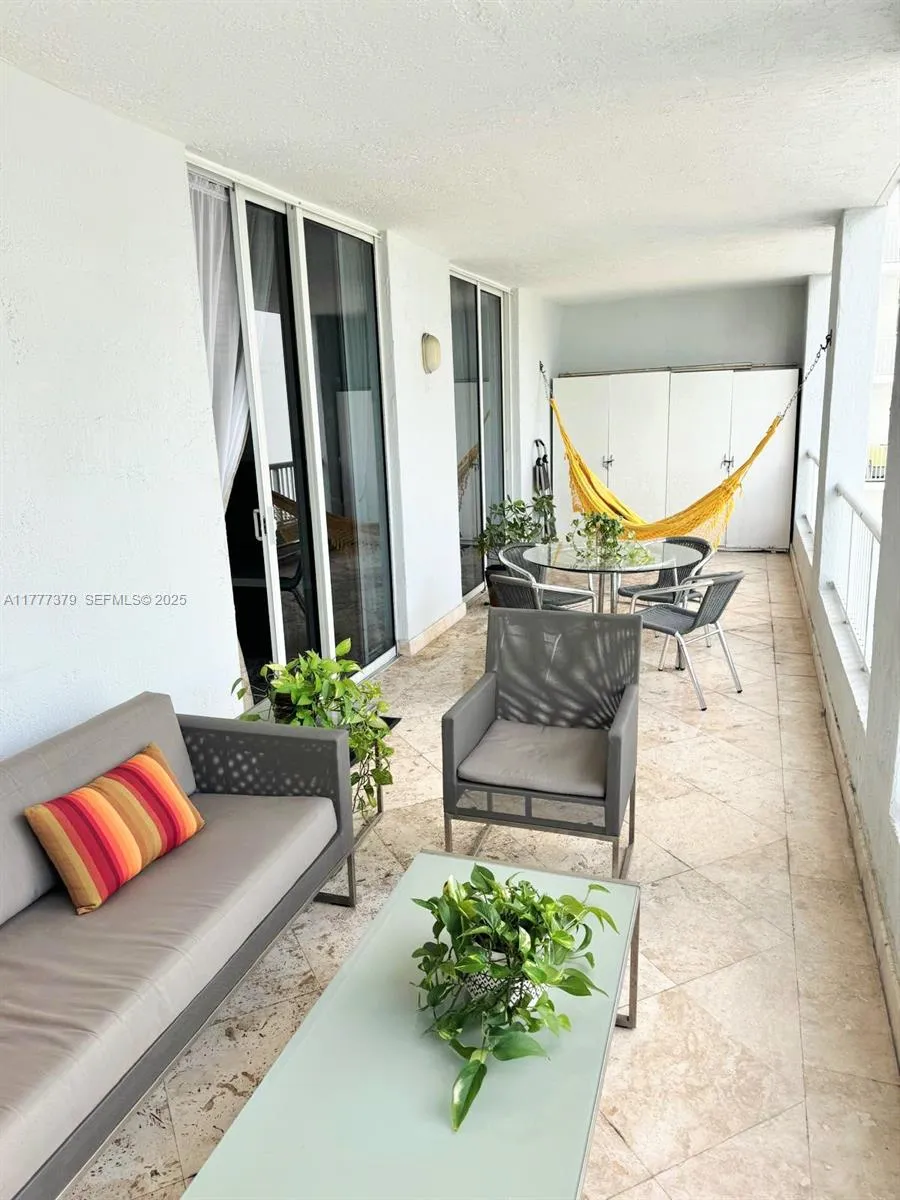 170 Se 14th St 2705, Miami, Florida 33131, Miami, Florida 33131, 2 Bedrooms Bedrooms, ,2 BathroomsBathrooms,Residential,For Sale,170 Se 14th St 2705, Miami, Florida 33131,A11777379