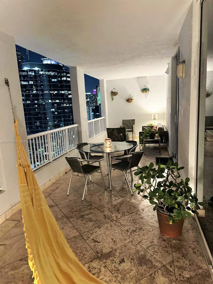 170 Se 14th St 2705, Miami, Florida 33131, Miami, Florida 33131, 2 Bedrooms Bedrooms, ,2 BathroomsBathrooms,Residential,For Sale,170 Se 14th St 2705, Miami, Florida 33131,A11777379