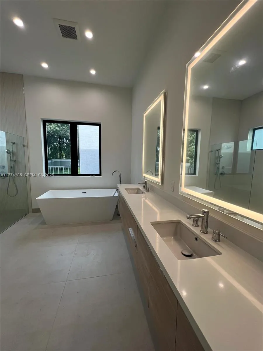 5725 W Ashwood, Hollywood, Florida 33312, Hollywood, Florida 33312, 5 Bedrooms Bedrooms, ,5 BathroomsBathrooms,Residential,For Sale,5725 W Ashwood, Hollywood, Florida 33312,A11774985