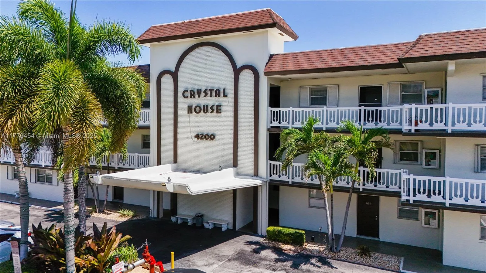 4200 Crystal Lake Dr 303, Deerfield Beach, Florida, Deerfield Beach, Florida 33064, 2 Bedrooms Bedrooms, ,2 BathroomsBathrooms,Residential,For Sale,4200 Crystal Lake Dr 303, Deerfield Beach, Florida,A11779454