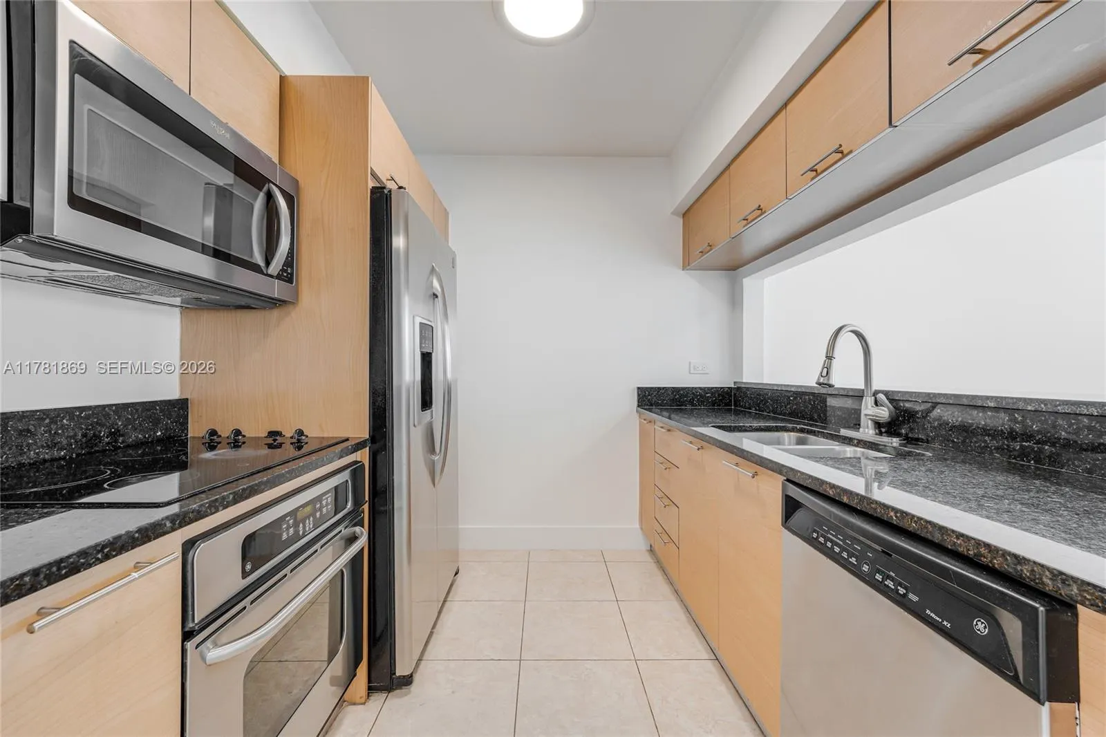 31 Se 5th St 409, Miami, Florida 33131, Miami, Florida 33131, 1 Bedroom Bedrooms, ,1 BathroomBathrooms,Residential,For Sale,31 Se 5th St 409, Miami, Florida 33131,A11781869