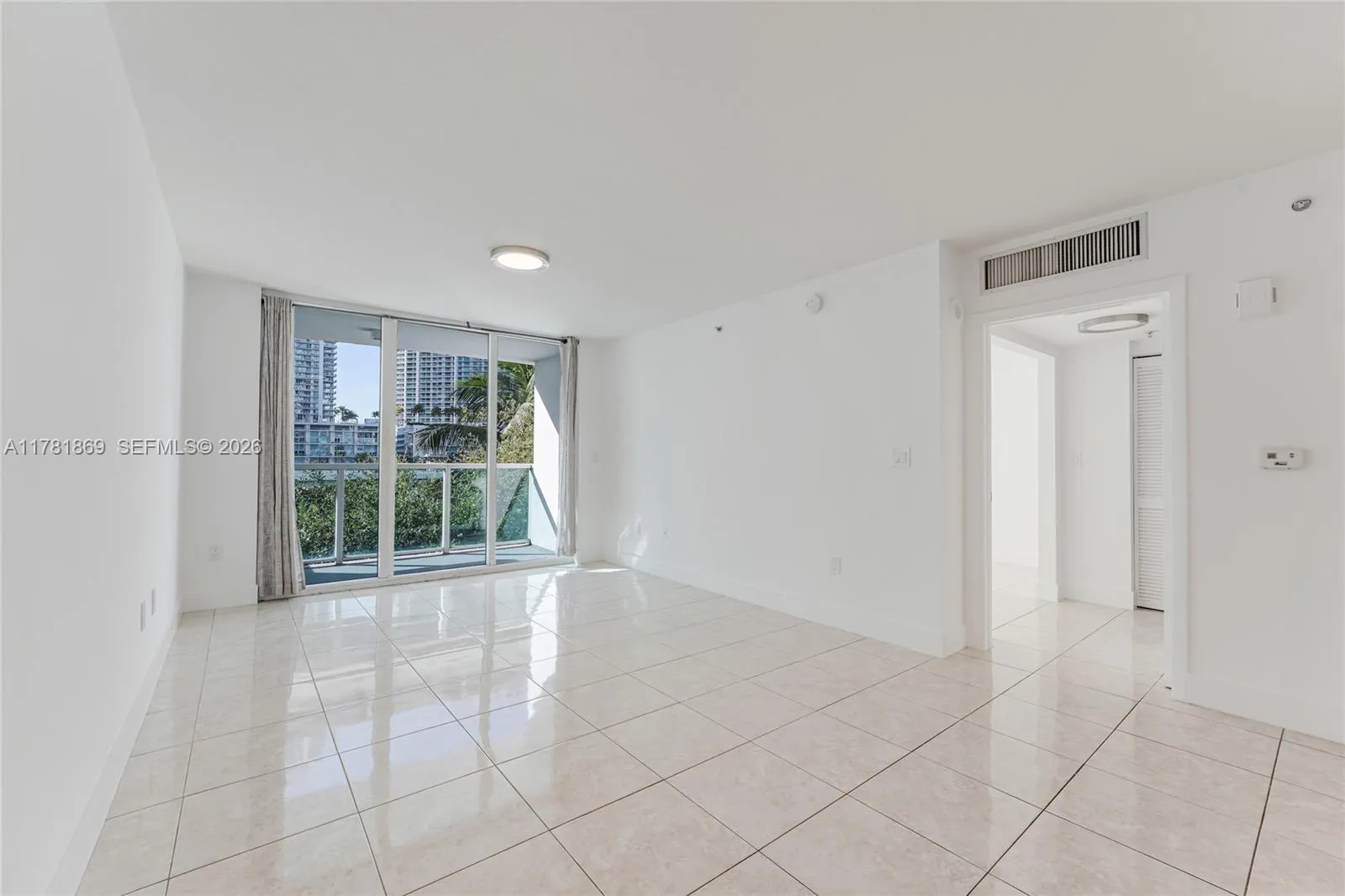 31 Se 5th St 409, Miami, Florida 33131, Miami, Florida 33131, 1 Bedroom Bedrooms, ,1 BathroomBathrooms,Residential,For Sale,31 Se 5th St 409, Miami, Florida 33131,A11781869