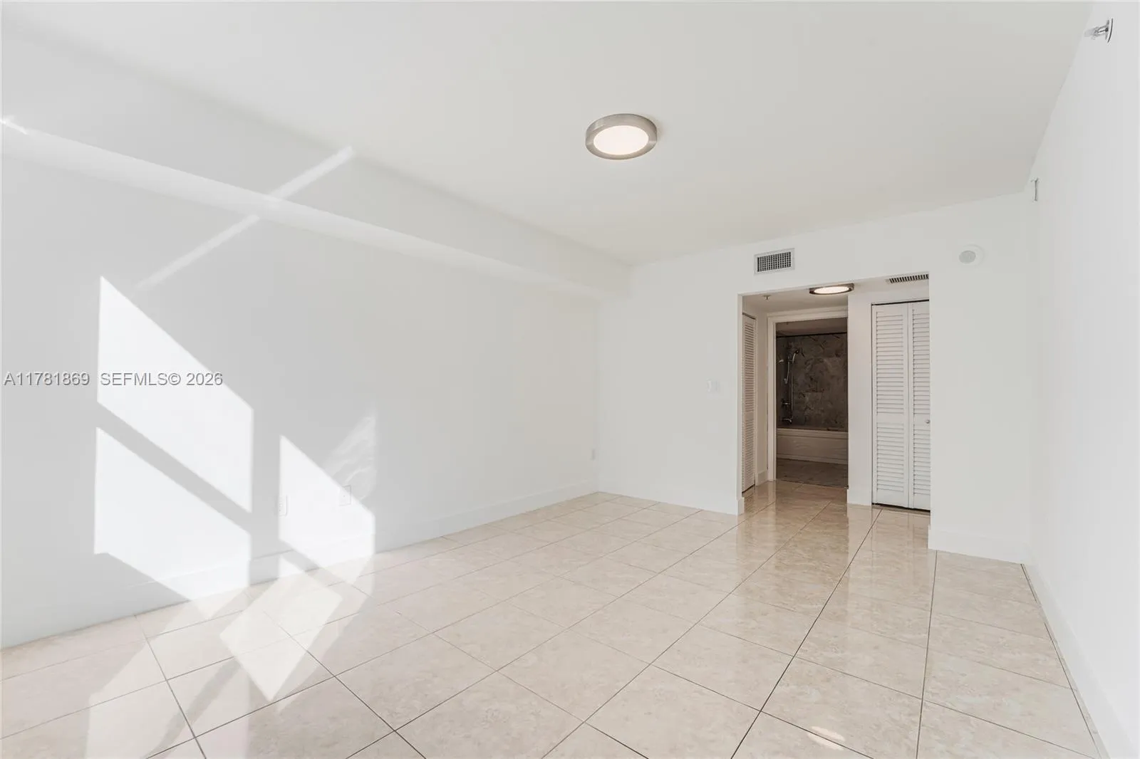 31 Se 5th St 409, Miami, Florida 33131, Miami, Florida 33131, 1 Bedroom Bedrooms, ,1 BathroomBathrooms,Residential,For Sale,31 Se 5th St 409, Miami, Florida 33131,A11781869