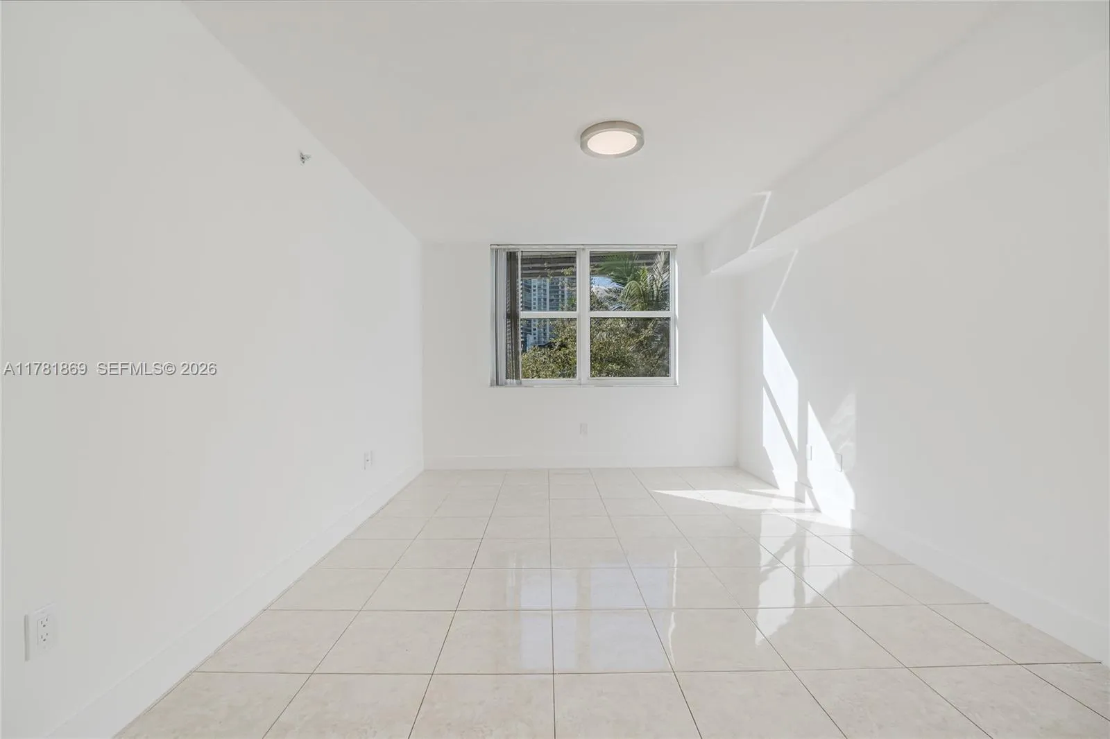 31 Se 5th St 409, Miami, Florida 33131, Miami, Florida 33131, 1 Bedroom Bedrooms, ,1 BathroomBathrooms,Residential,For Sale,31 Se 5th St 409, Miami, Florida 33131,A11781869