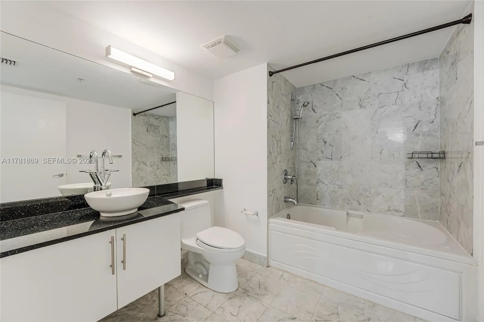 31 Se 5th St 409, Miami, Florida 33131, Miami, Florida 33131, 1 Bedroom Bedrooms, ,1 BathroomBathrooms,Residential,For Sale,31 Se 5th St 409, Miami, Florida 33131,A11781869