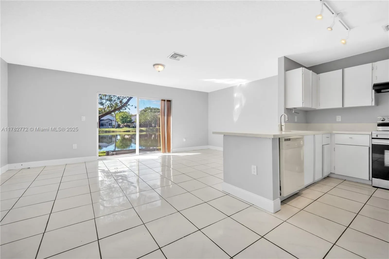 Pembroke Pines, Florida 33026, Pembroke Pines, Florida 33026, 3 Bedrooms Bedrooms, ,2 BathroomsBathrooms,Residential,For Sale, Pembroke Pines, Florida 33026,A11782772