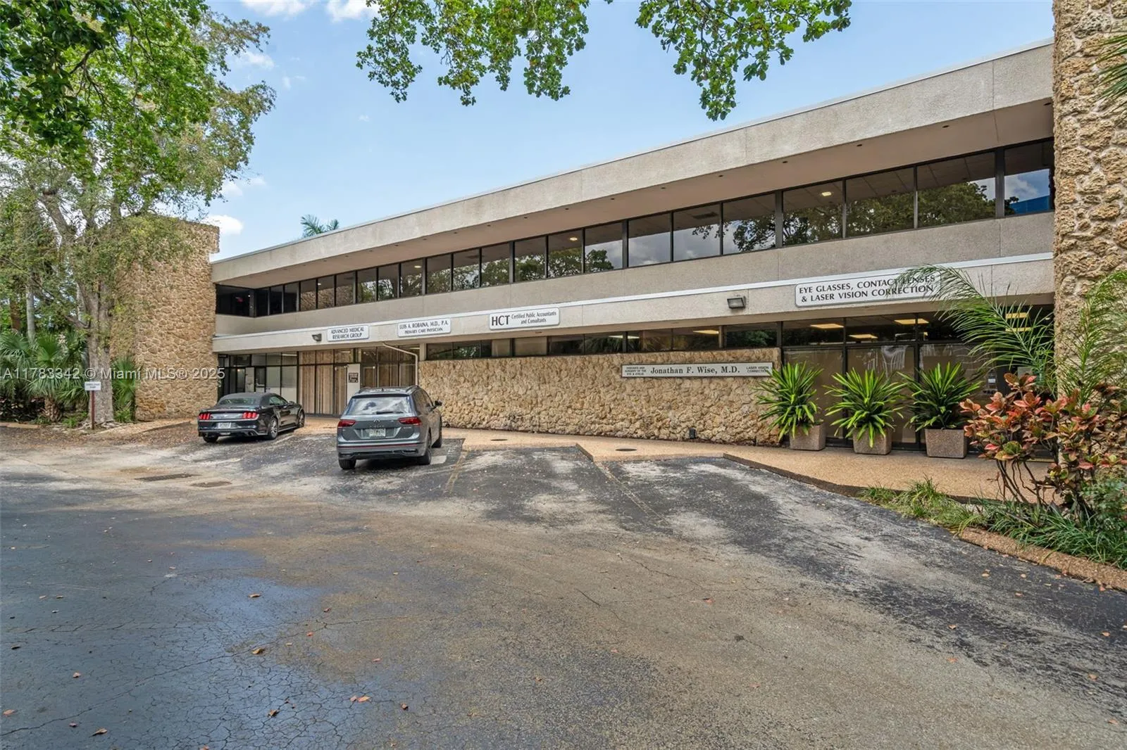 3816 Hollywood Blvd 2, Hollywood, Florida 33021, Hollywood, Florida 33021, ,Commercial Lease,For Rent,3816 Hollywood Blvd 2, Hollywood, Florida 33021,A11783342