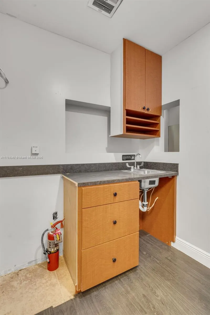 3816 Hollywood Blvd 2, Hollywood, Florida 33021, Hollywood, Florida 33021, ,Commercial Lease,For Rent,3816 Hollywood Blvd 2, Hollywood, Florida 33021,A11783342